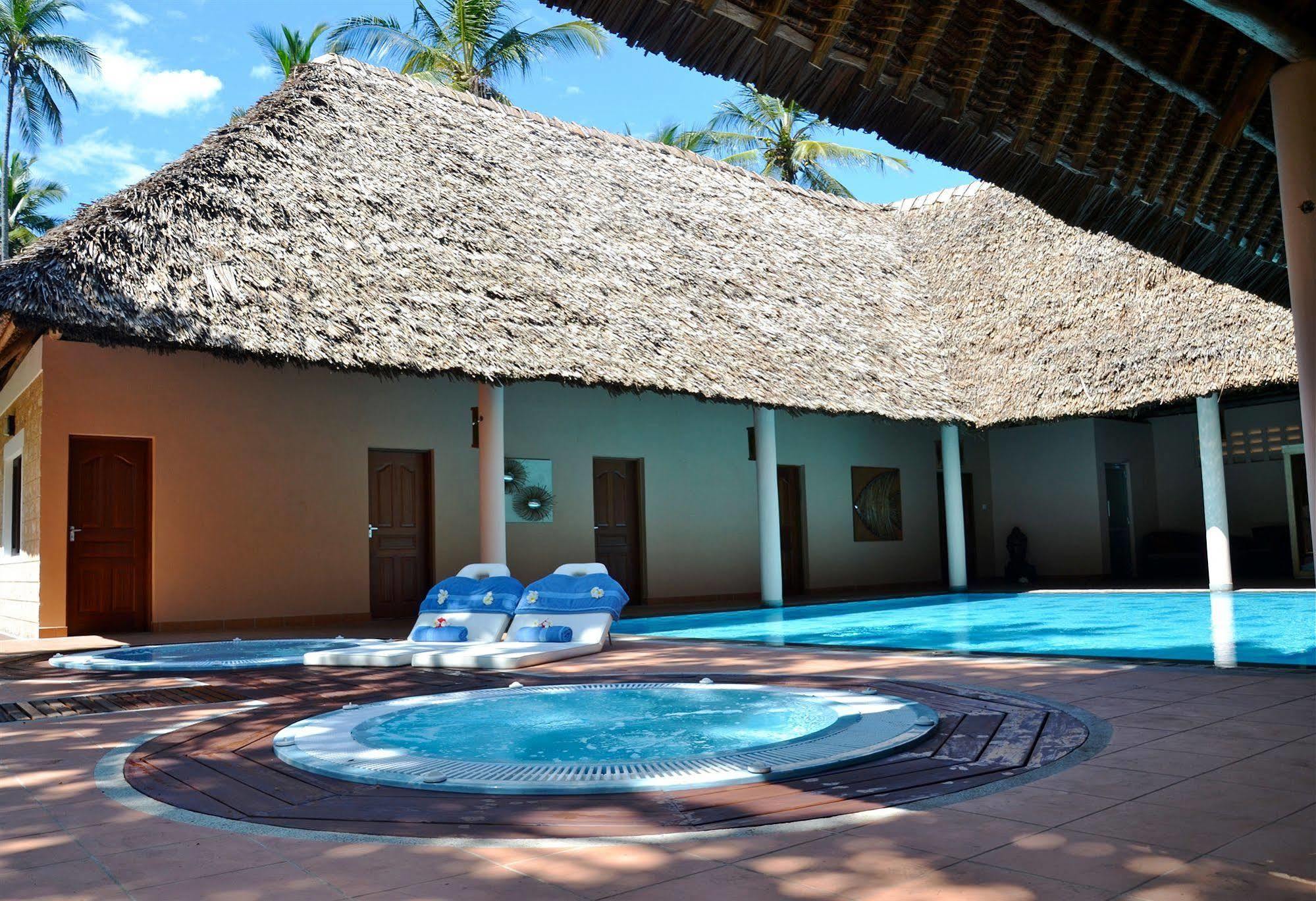 Neptune Village Beach Resort & Spa Galu Eksteriør bilde