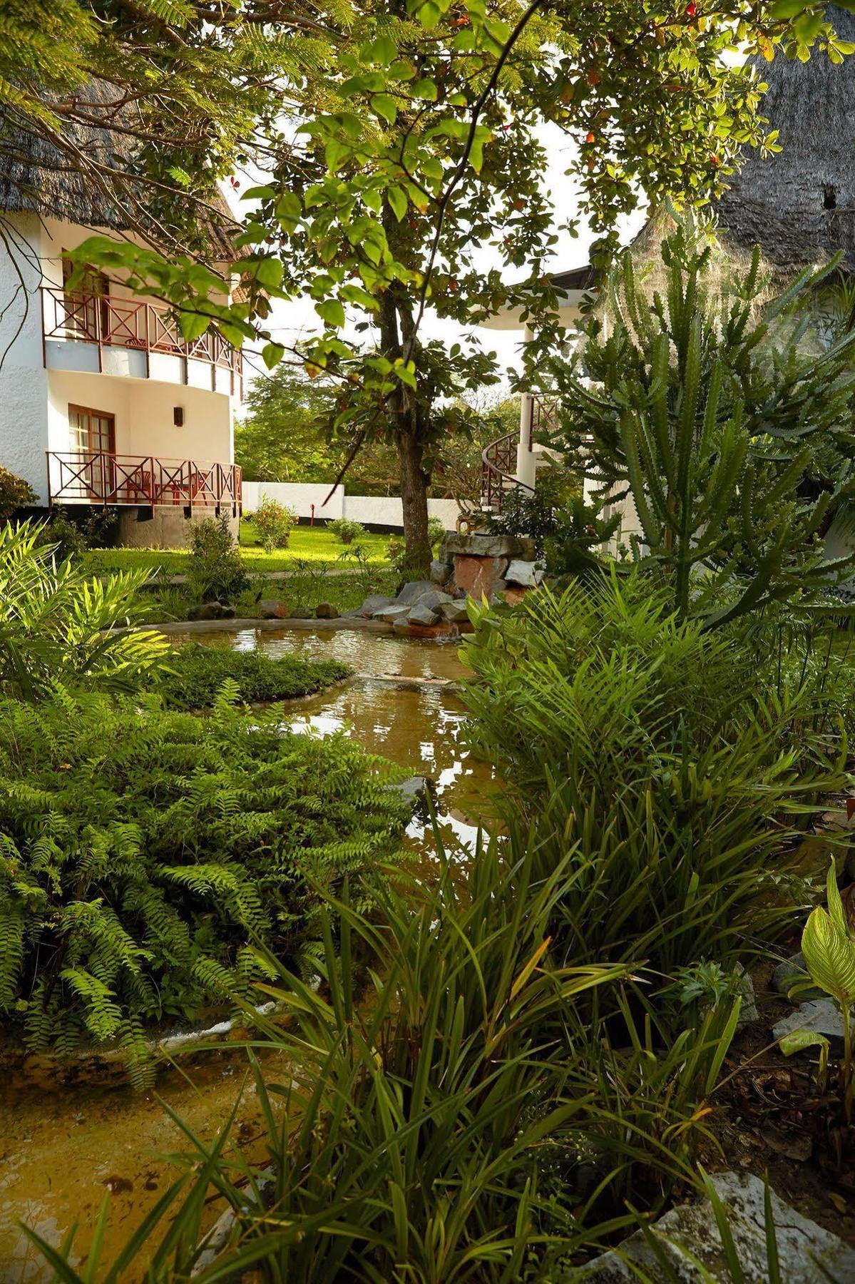 Neptune Village Beach Resort & Spa Galu Eksteriør bilde