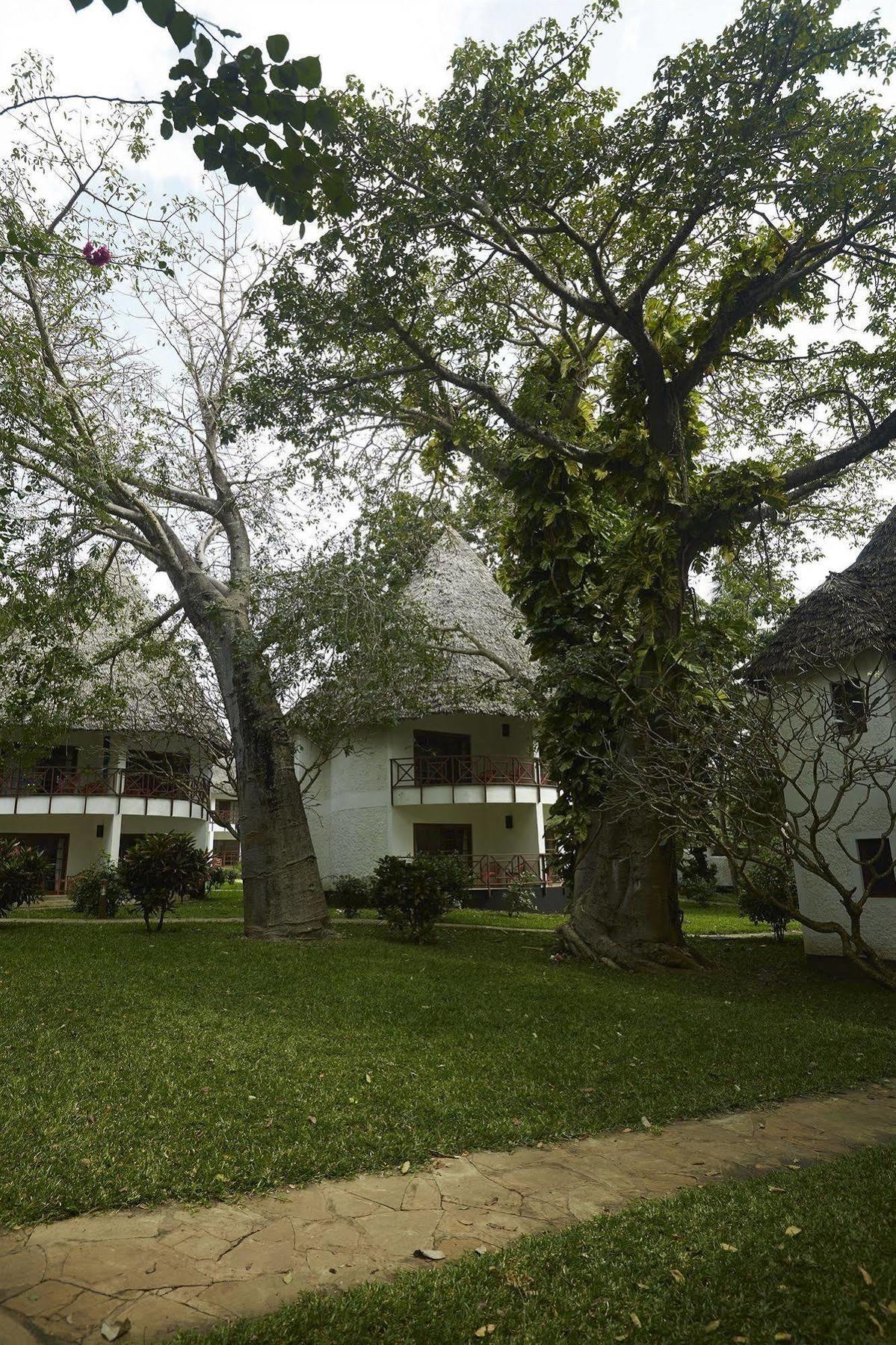 Neptune Village Beach Resort & Spa Galu Eksteriør bilde